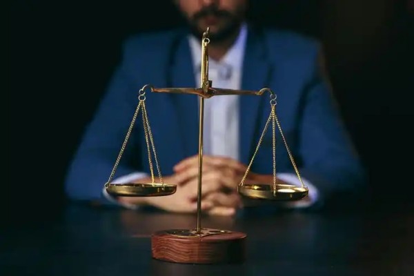 ：合法运营与风险代理模式，如何解决债务纠纷？